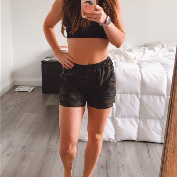 lululemon athletica Pants - Rare lululemon camo print run shorts